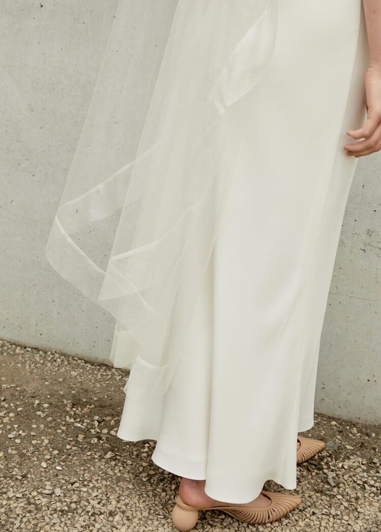 cascading silk wedding veil in bobbin tulle