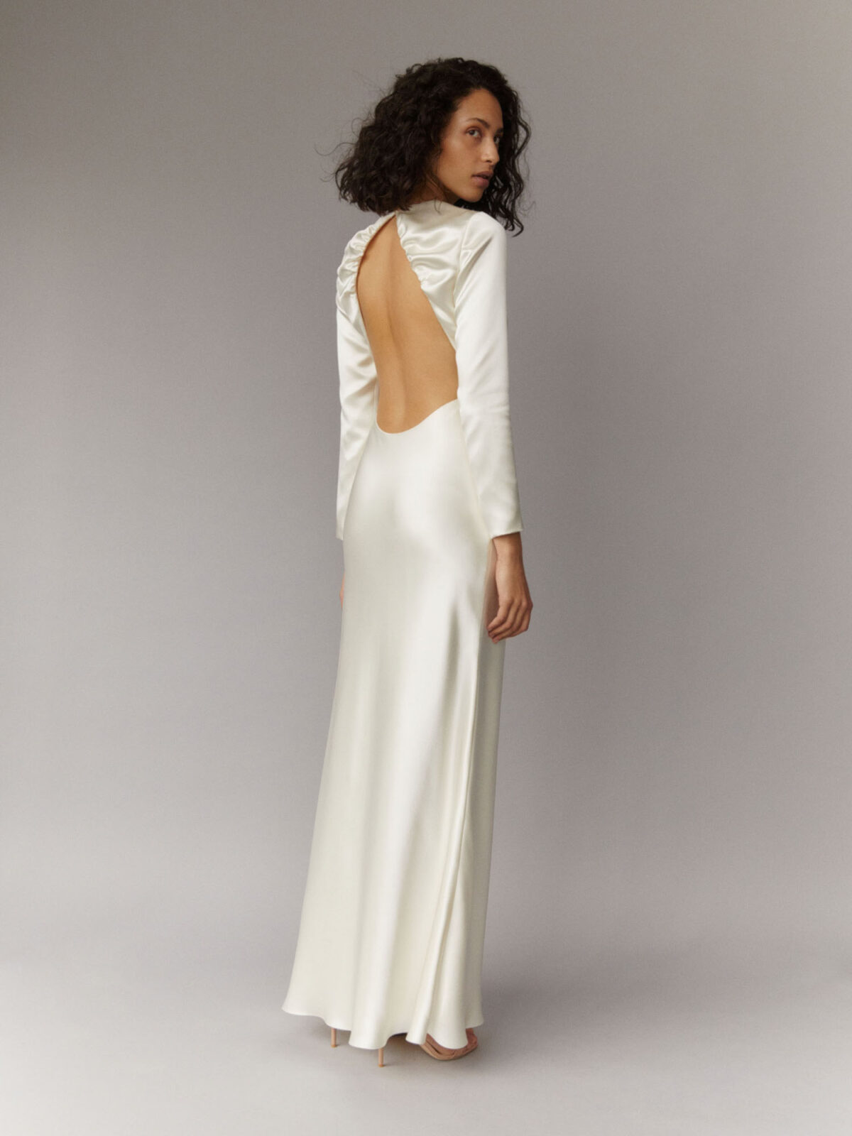 Safiya 2023 long sleeve backless wedding dress